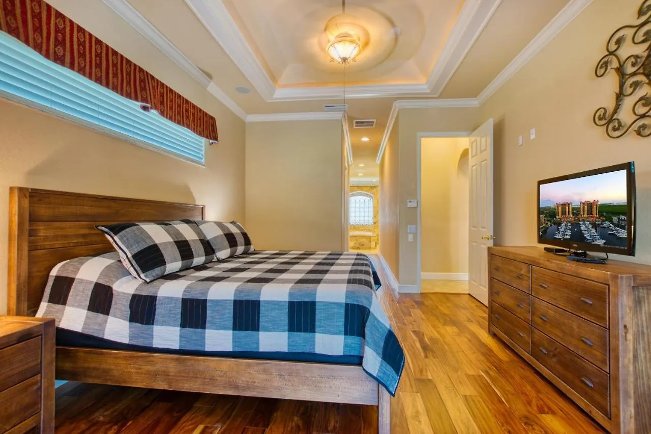 Villa Miracle - 4 Beds - 2 Baths - 8 Guests - Pool/spa - Incl. 10% Off Boat Cape Coral