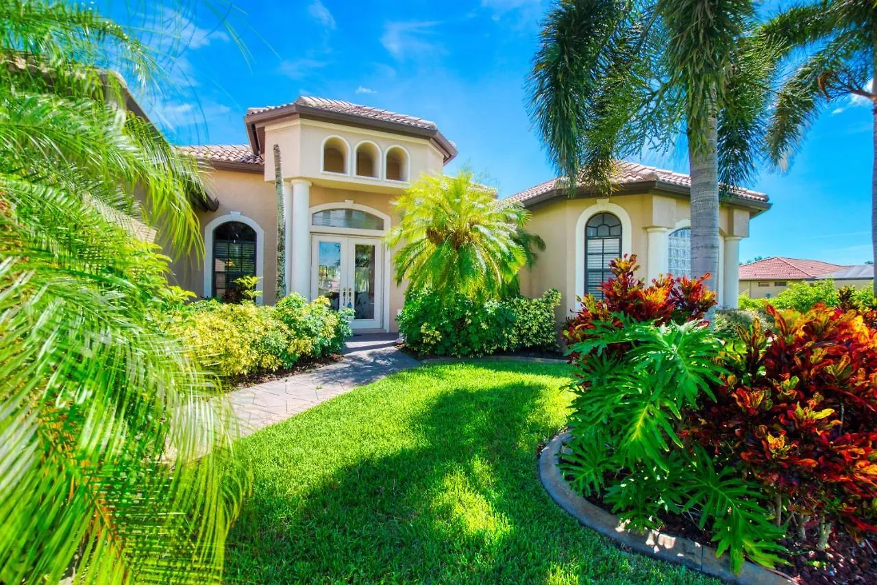 Miracle - 4 Beds - 2 Baths - 8 Guests - Pool/spa - Incl. 10% Off Boat Villa *