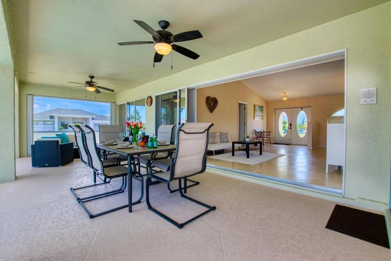Palm Tree - 2 Beds - 2 Baths - 4 Guests - Pool - Incl. 10% Off Boat Cape Coral