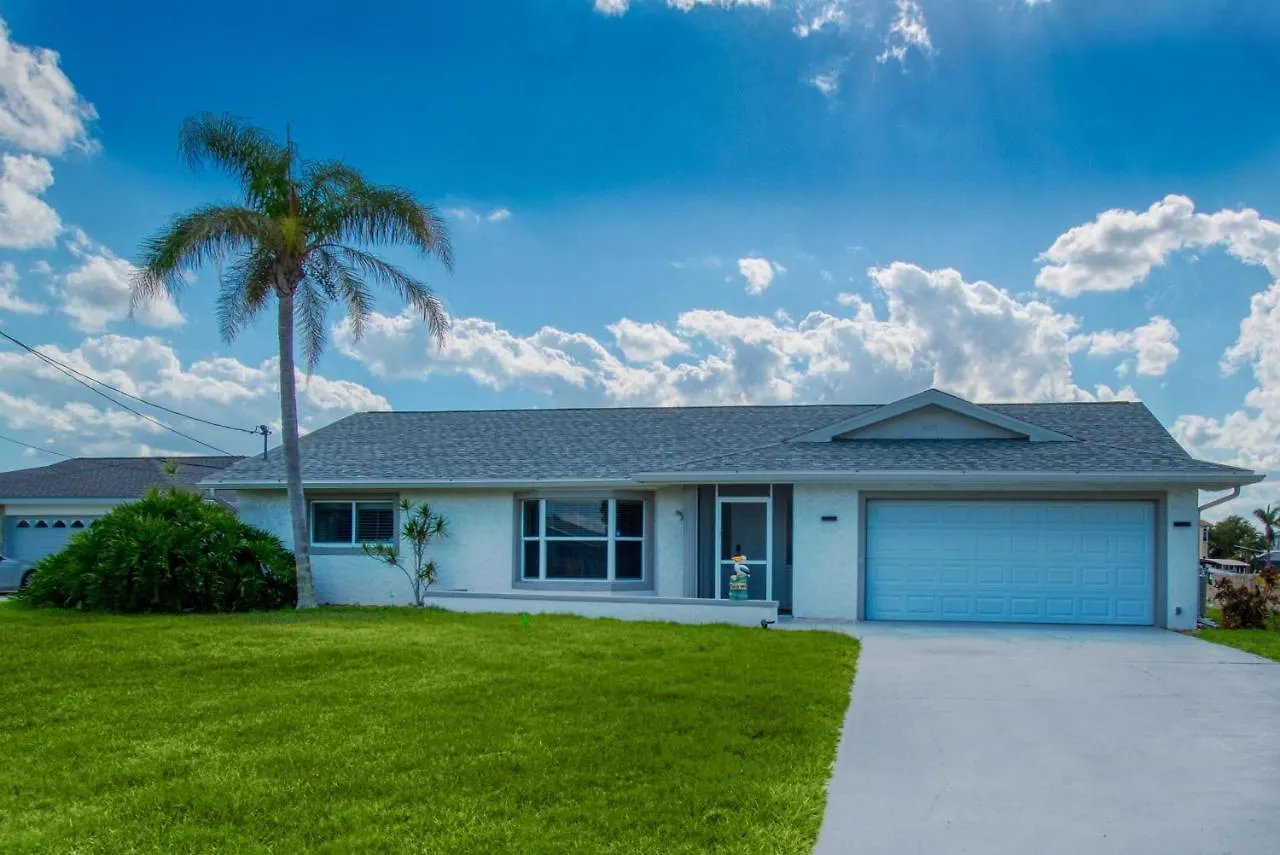 Villa Mikado - 3 Beds - 3 Baths - 6 Guests - Gulf Access & Pool/spa - Boat Cape Coral