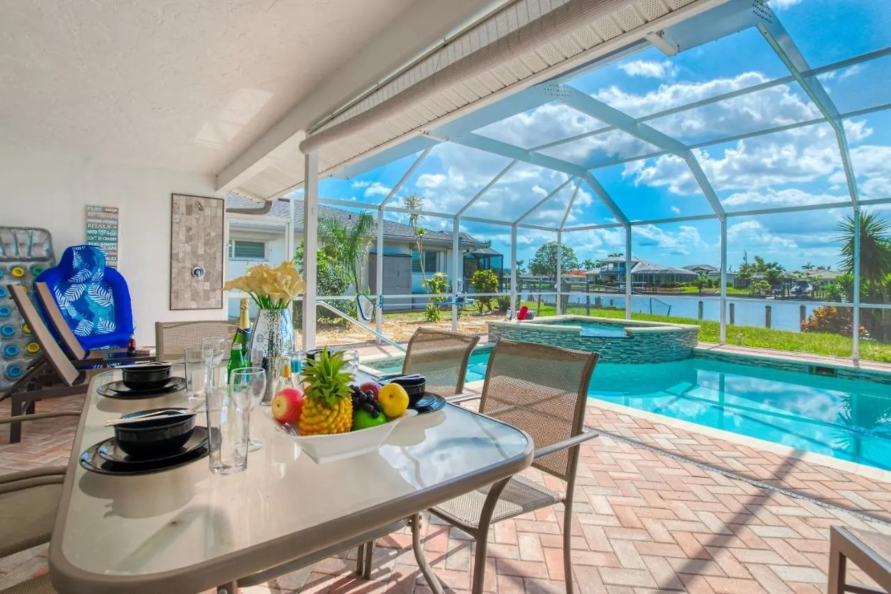 Villa Mikado - 3 Beds - 3 Baths - 6 Guests - Gulf Access & Pool/spa - Boat *