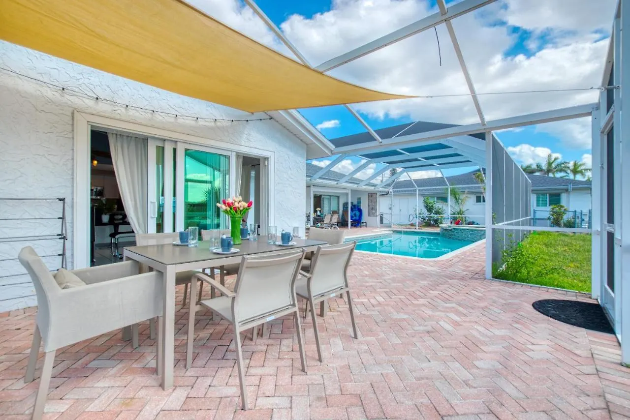 Villa Mikado - 3 Beds - 3 Baths - 6 Guests - Gulf Access & Pool/spa - Boat Cape Coral