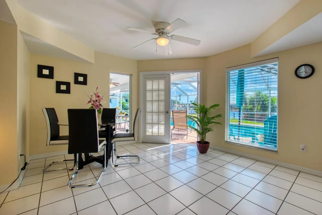 Mikado - 3 Beds - 3 Baths - 6 Guests - Gulf Access & Pool/spa - Boat Cape Coral