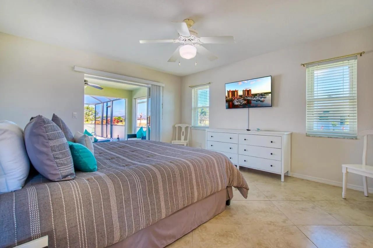 Villa Palm Tree - 2 Beds - 2 Baths - 4 Guests - Pool - Incl. 10% Off Boat Cape Coral