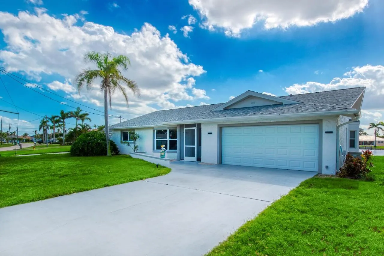 Mikado - 3 Beds - 3 Baths - 6 Guests - Gulf Access & Pool/spa - Boat Cape Coral