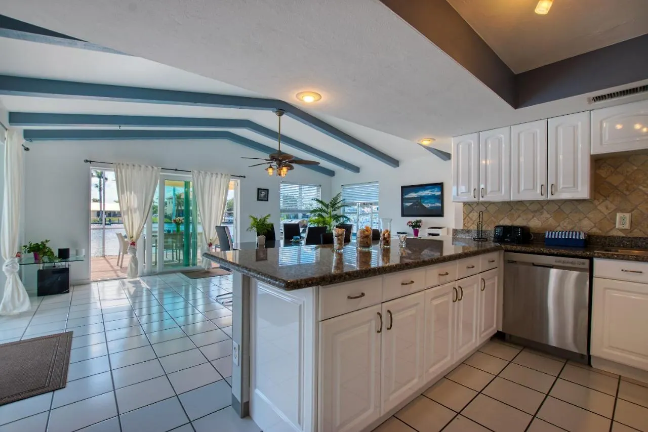 Mikado - 3 Beds - 3 Baths - 6 Guests - Gulf Access & Pool/spa - Boat Villa *