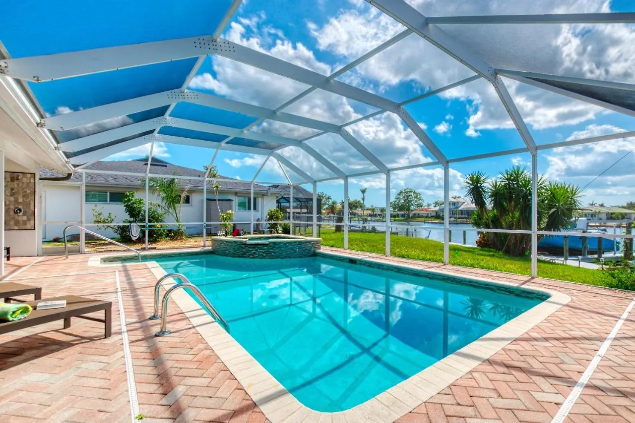 Villa Mikado - 3 Beds - 3 Baths - 6 Guests - Gulf Access & Pool/spa - Boat