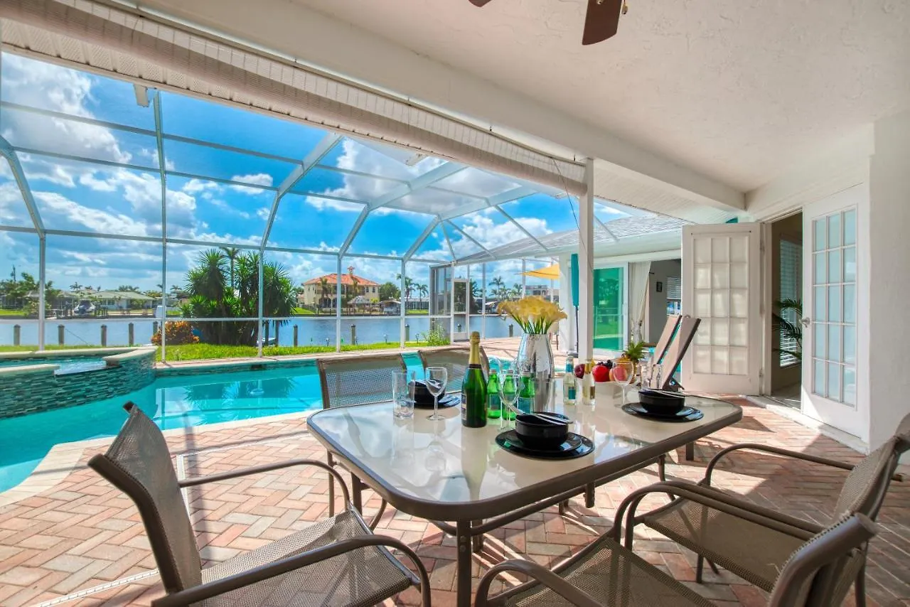 Villa Mikado - 3 Beds - 3 Baths - 6 Guests - Gulf Access & Pool/spa - Boat *