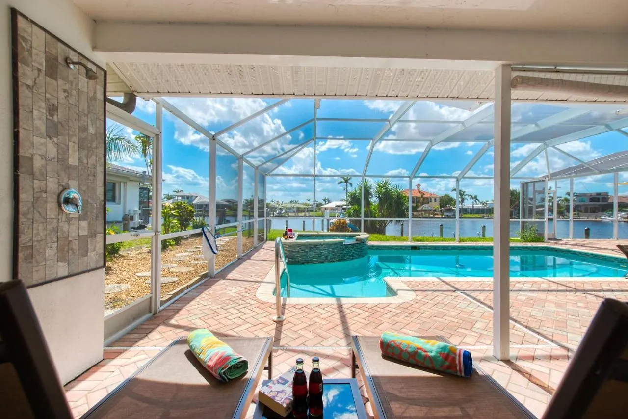 Villa Mikado - 3 Beds - 3 Baths - 6 Guests - Gulf Access & Pool/spa - Boat Cape Coral