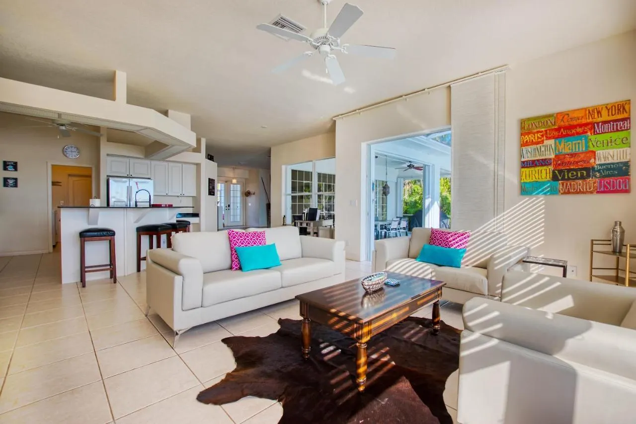 Villa Waterfront - 3 Beds - 3 Baths - 6 Guests - Lakeview & Pool/spa - Incl. 10% Off Boat Cape Coral