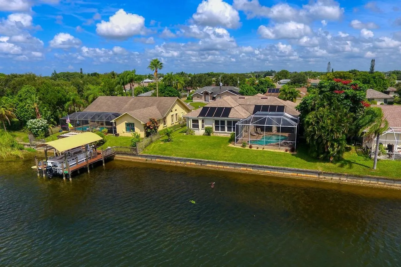Waterfront - 3 Beds - 3 Baths - 6 Guests - Lakeview & Pool/spa - Incl. 10% Off Boat Cape Coral