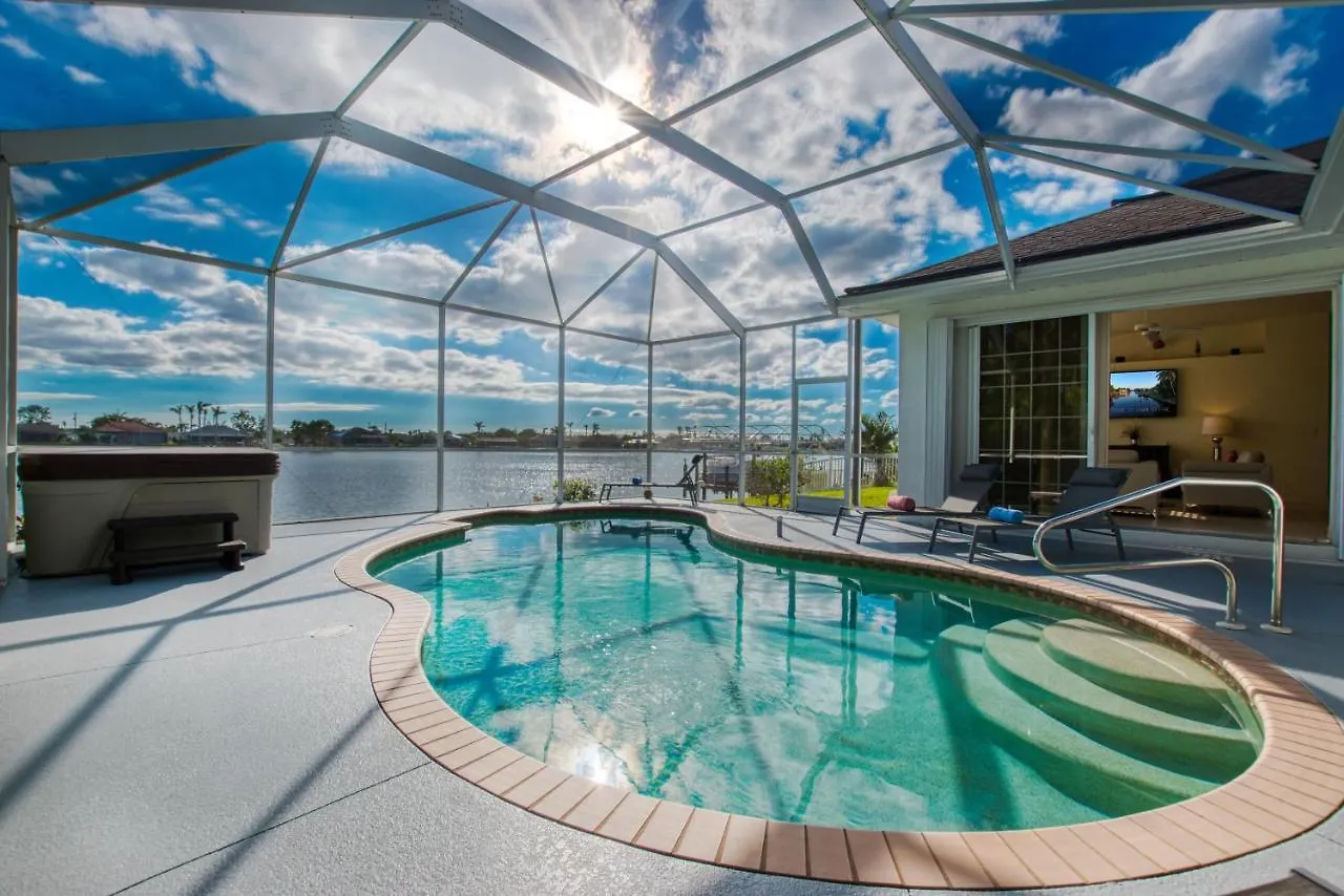 Waterfront - 3 Beds - 3 Baths - 6 Guests - Lakeview & Pool/spa - Incl. 10% Off Boat Villa Cape Coral