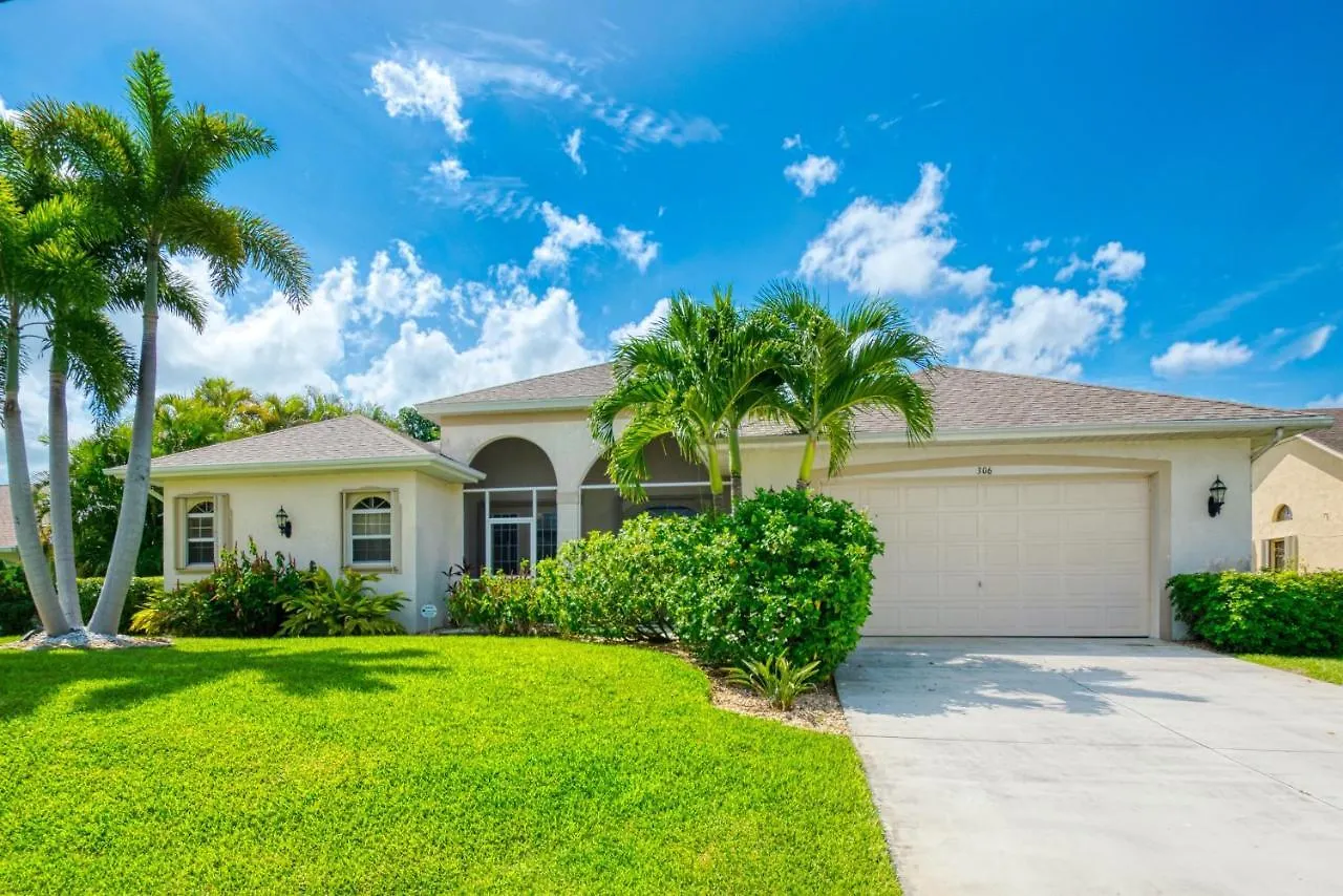Waterfront - 3 Beds - 3 Baths - 6 Guests - Lakeview & Pool/spa - Incl. 10% Off Boat Cape Coral