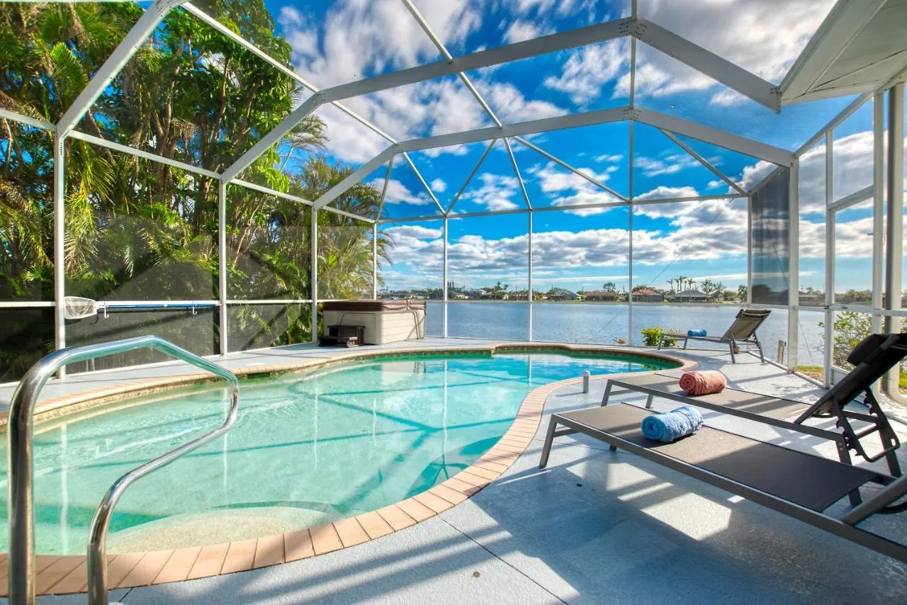 Waterfront - 3 Beds - 3 Baths - 6 Guests - Lakeview & Pool/spa - Incl. 10% Off Boat