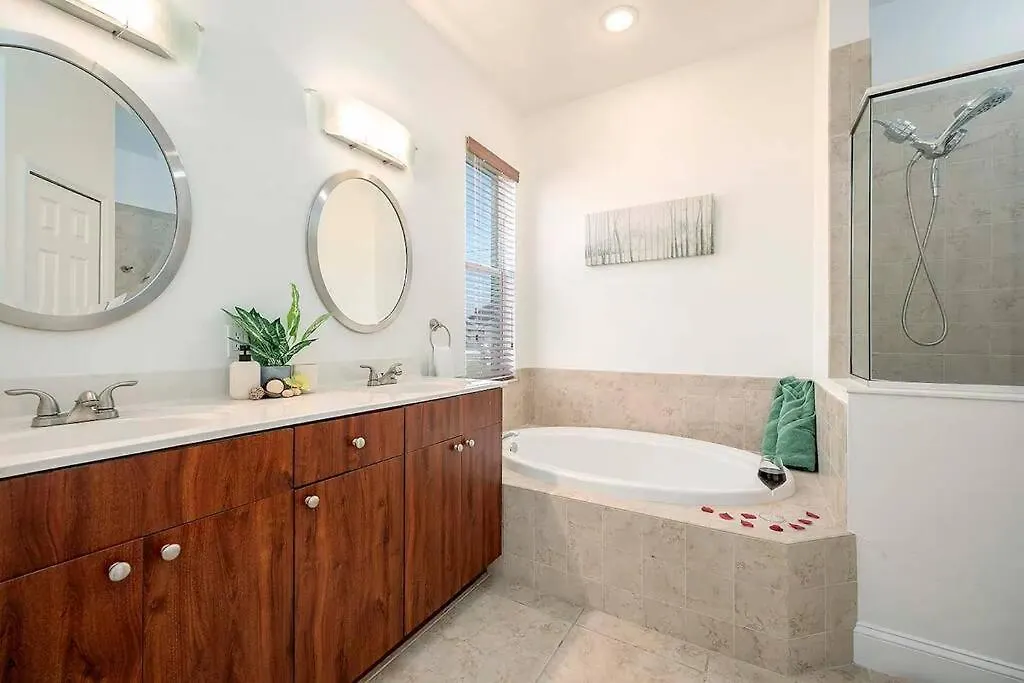 Spacious With A Free Heated Saltwater Pool * Cape Coral
