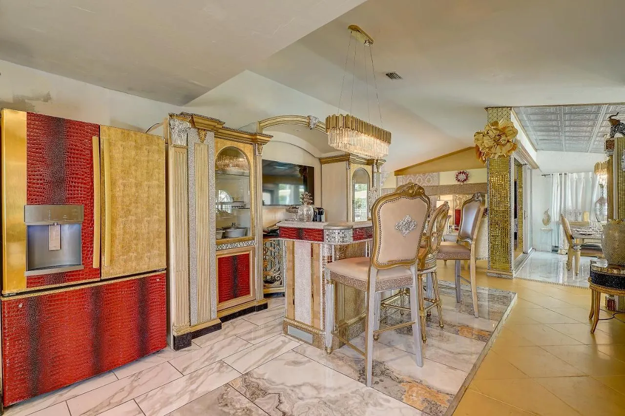 Ultra-luxury Golden In Cape Villa Cape Coral