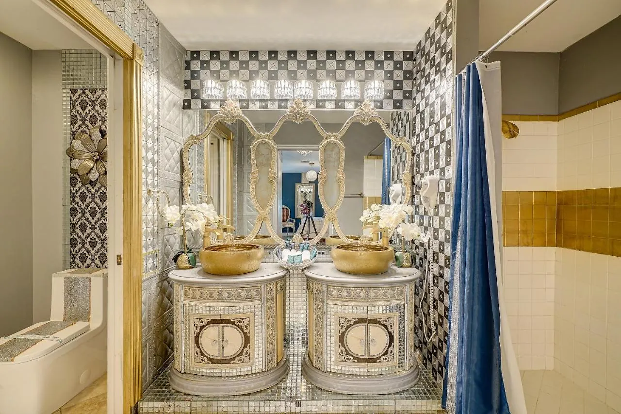 Ultra-luxury Golden In Cape Villa Cape Coral