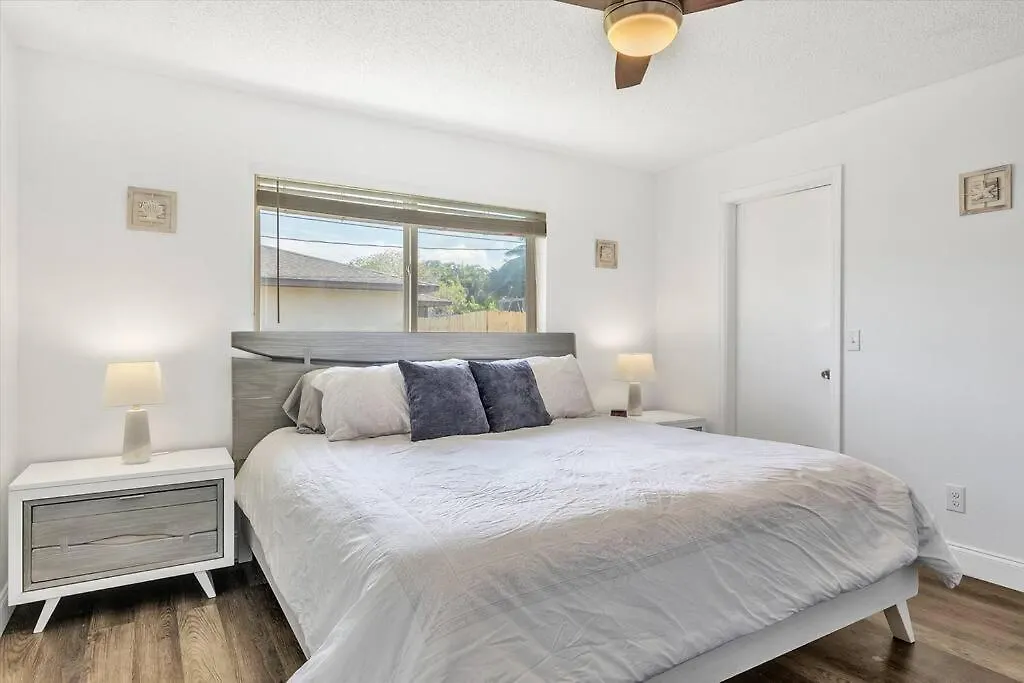 Spacious Snowbird And Staycation Spot Holiday home