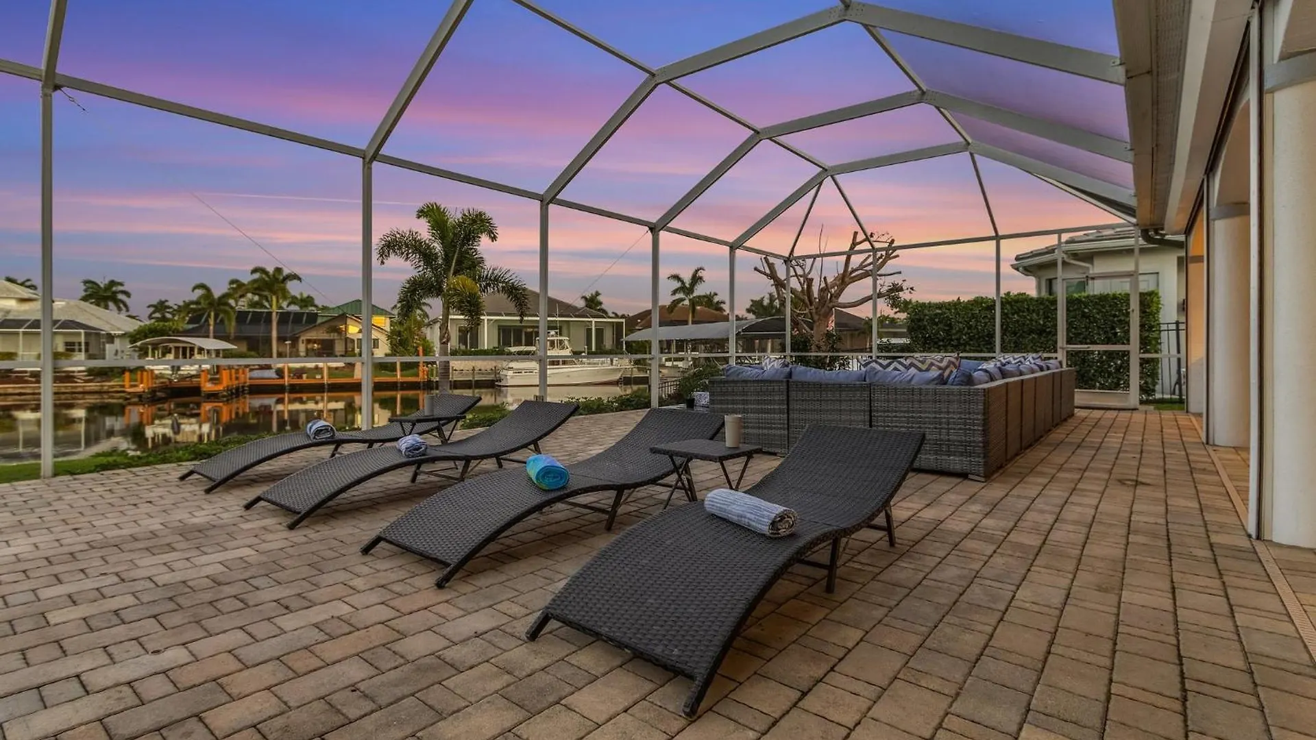 Whispering Palms - - Roelens Vacations Holiday home *