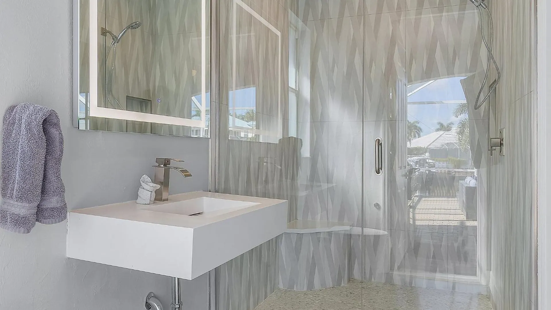 Whispering Palms - - Roelens Vacations Holiday home *