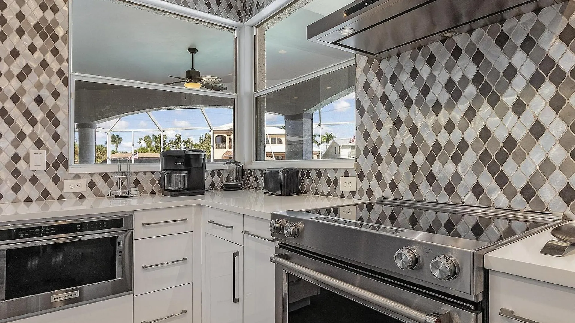 Whispering Palms - - Roelens Vacations Holiday home