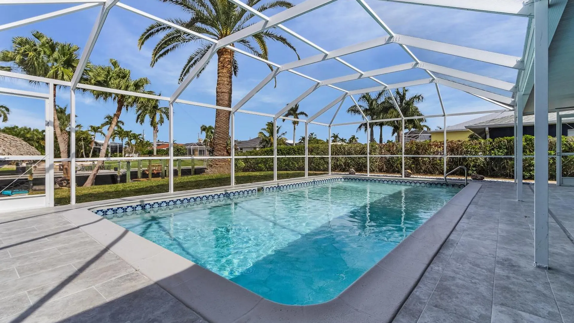 Holiday home Gulf Access, Private Beach, Heated Pool, Dock With Tiki Hut - Aqua Retreat - Roelens Cape Coral