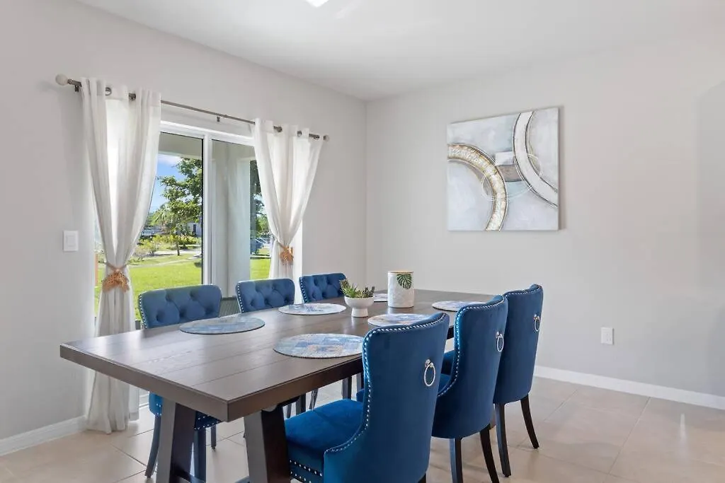 4 Bedroom Villekulla, Beach, Downtown Villa