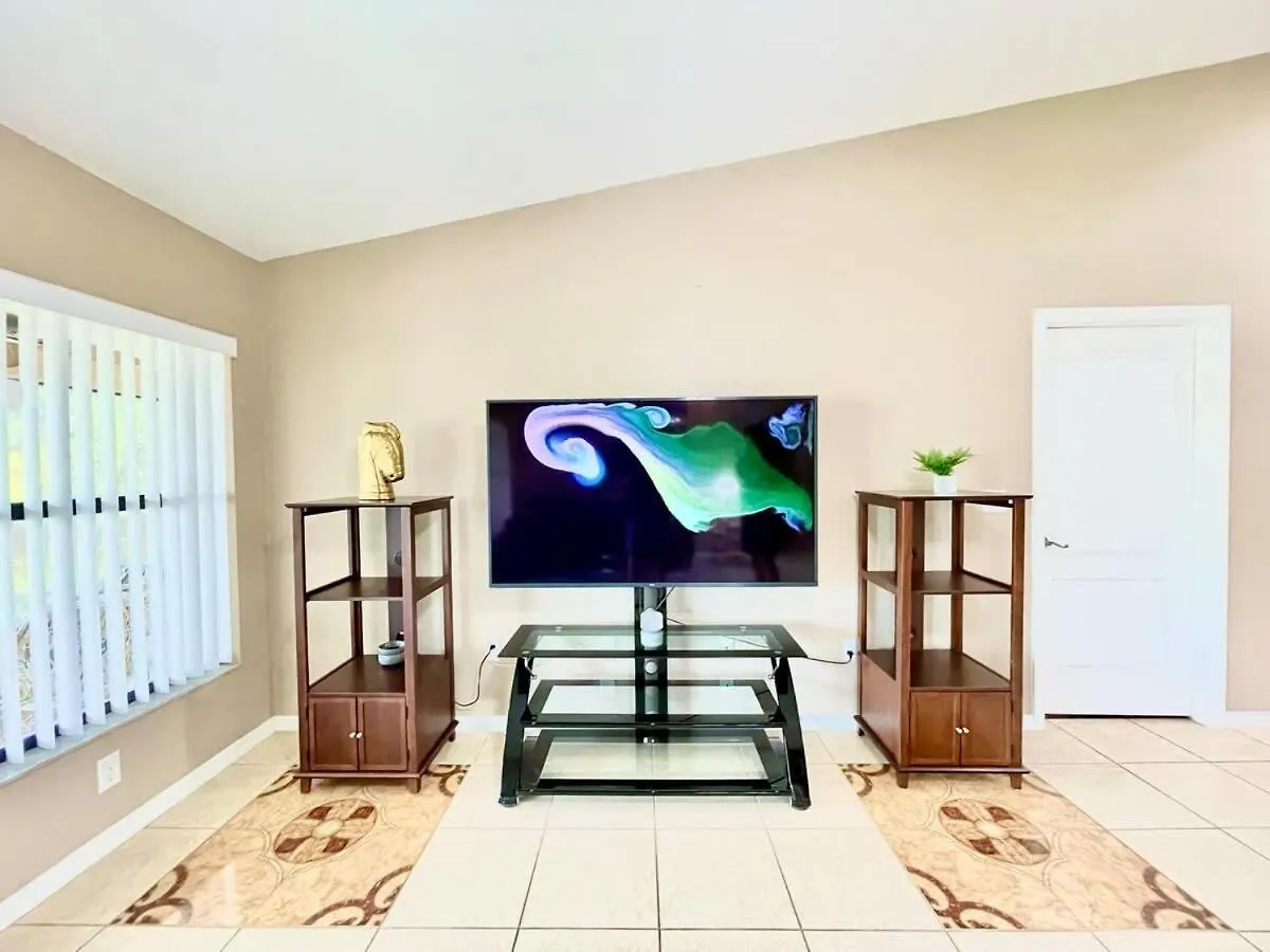 Holiday home Cozy Retreat Family-friendly Saltwater Heated Pool Cape Coral