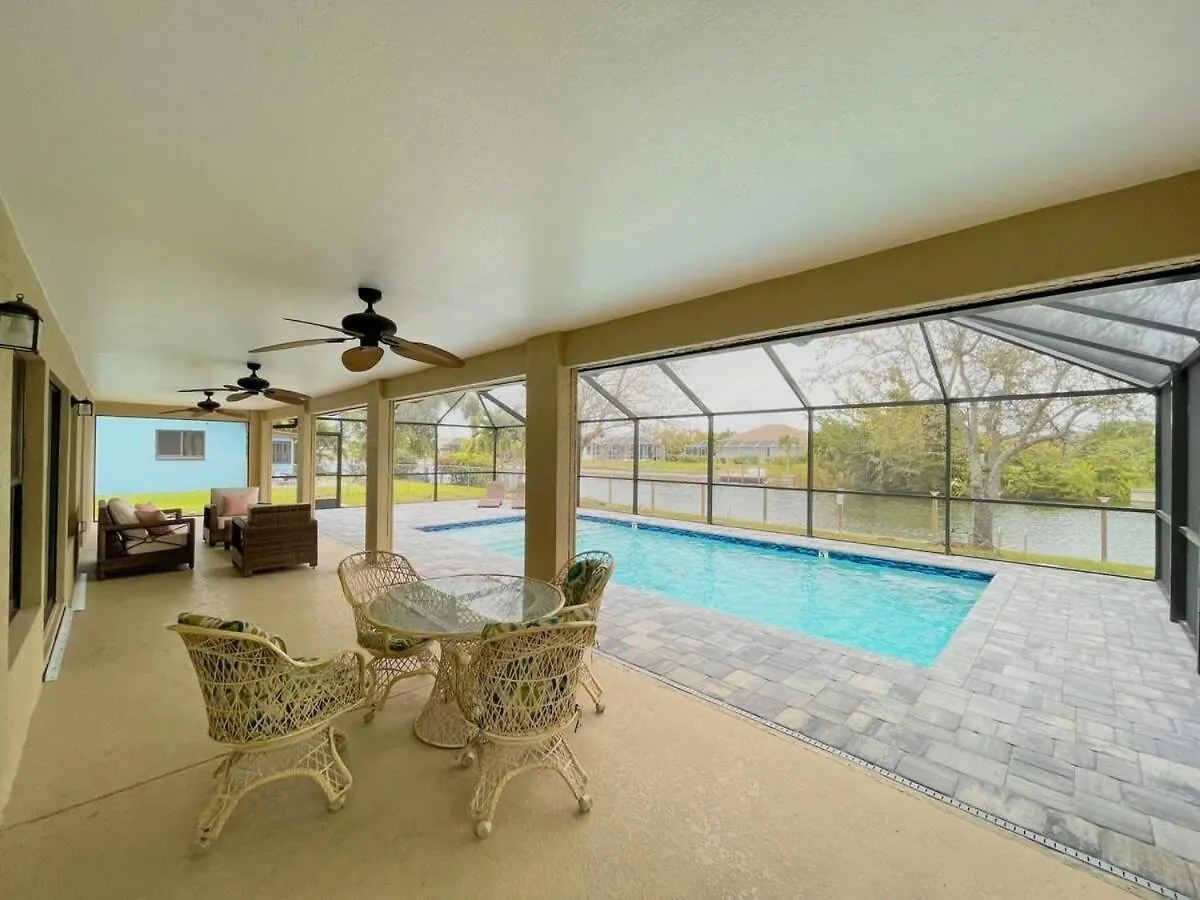Cozy Retreat Family-friendly Saltwater Heated Pool Holiday home *