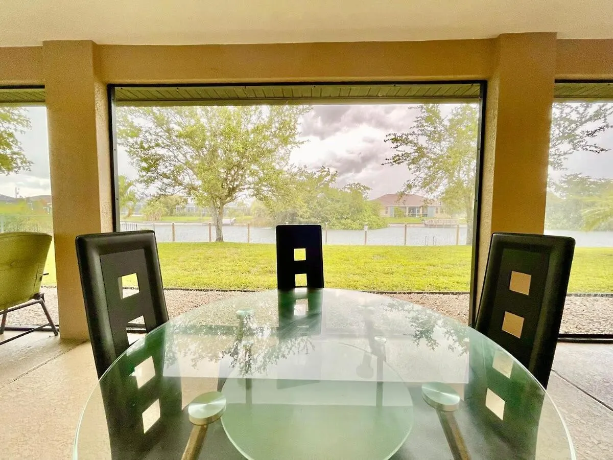Holiday home Cozy Retreat Family-friendly Saltwater Heated Pool Cape Coral