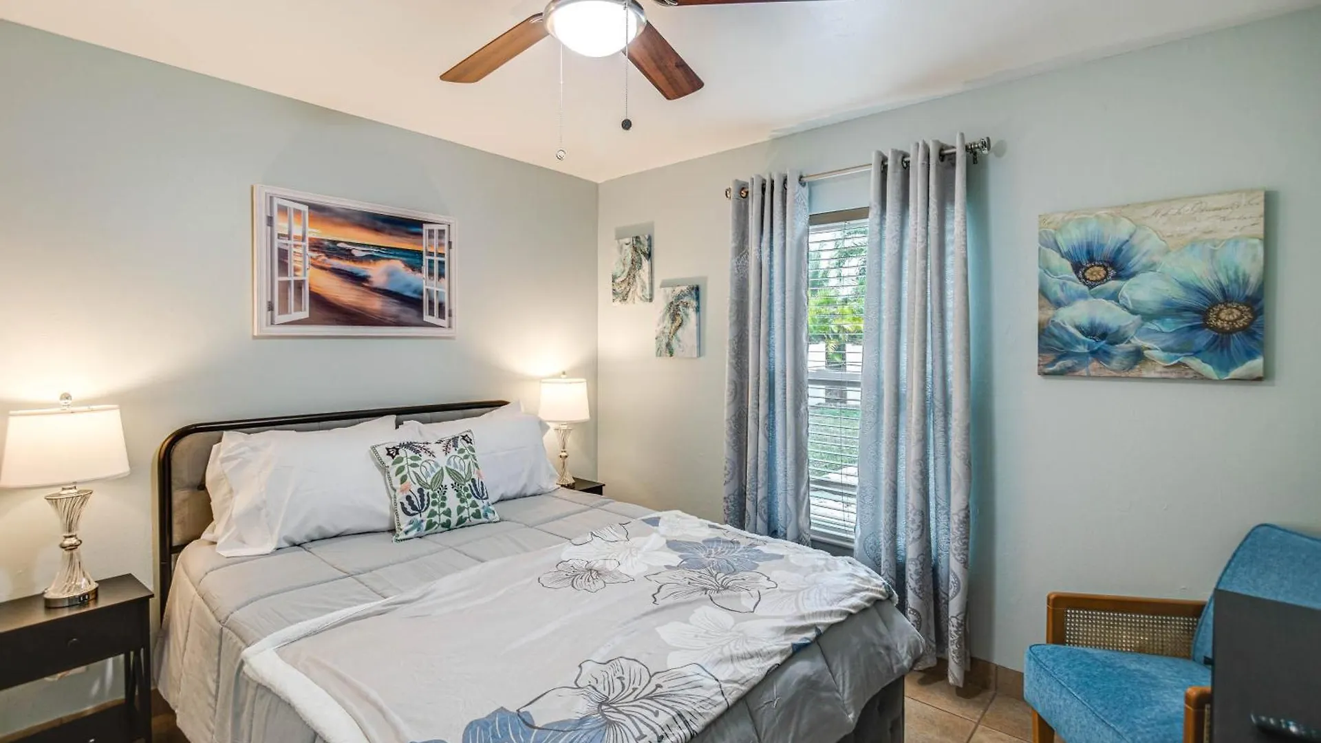 Holiday home Spacious Retreat With Private Pool!