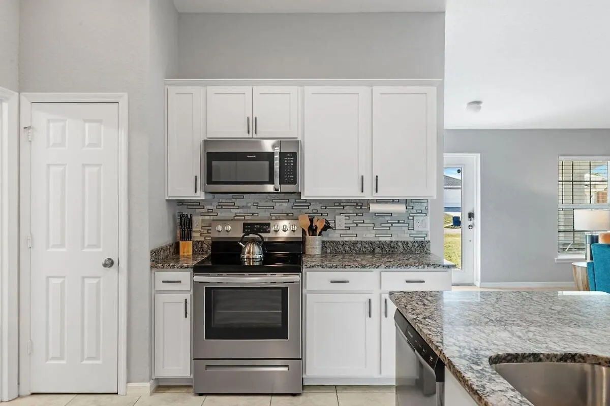 The Cape Escape Pet-friendly Sleeps 7 Cape Coral