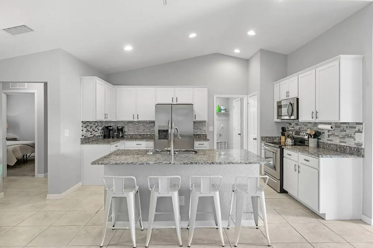 The Cape Escape Pet-friendly Sleeps 7 Cape Coral