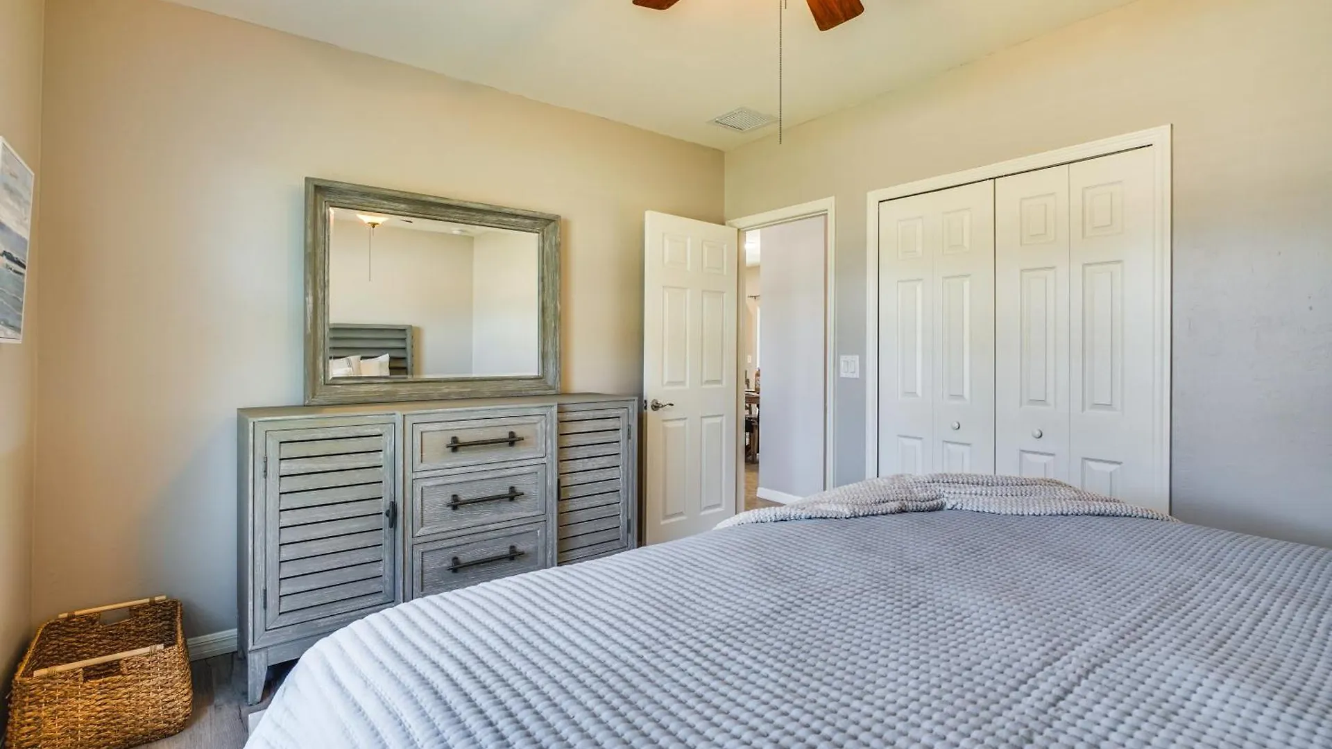 With Screened-in Porch And Fire Pit! *