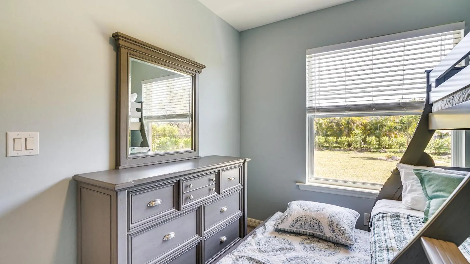 With Screened-in Porch And Fire Pit! Holiday home *