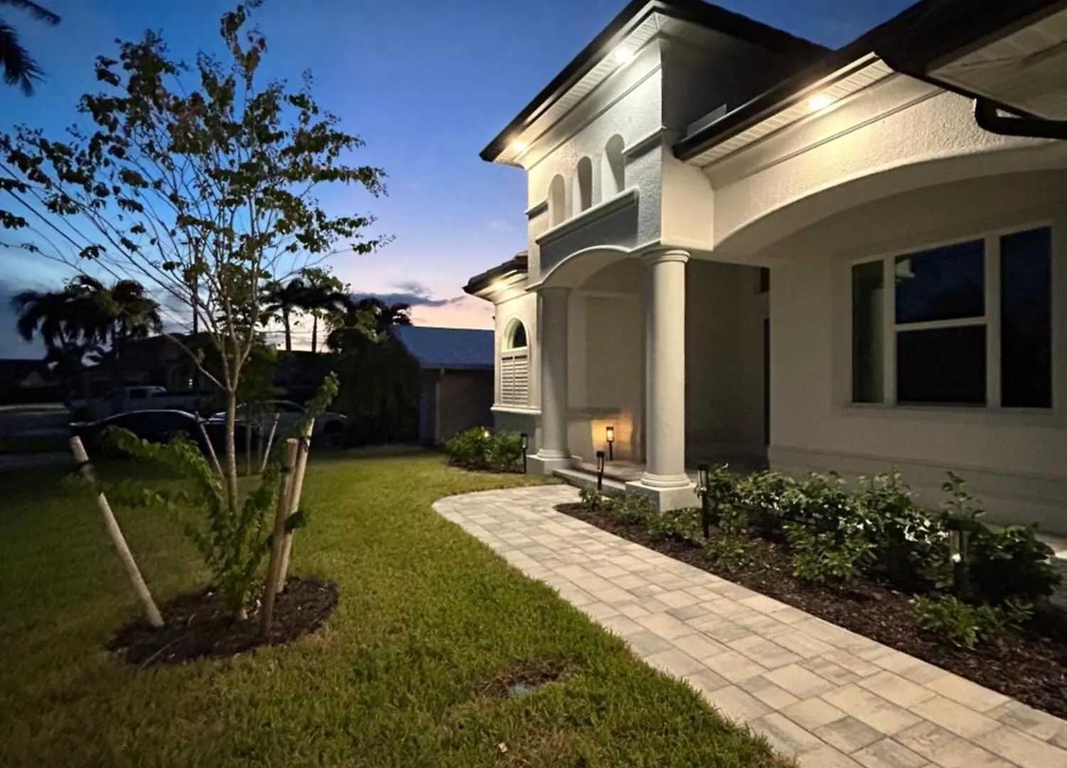 Luxurious Modern Waterfront Home-desirable Pelican Area *