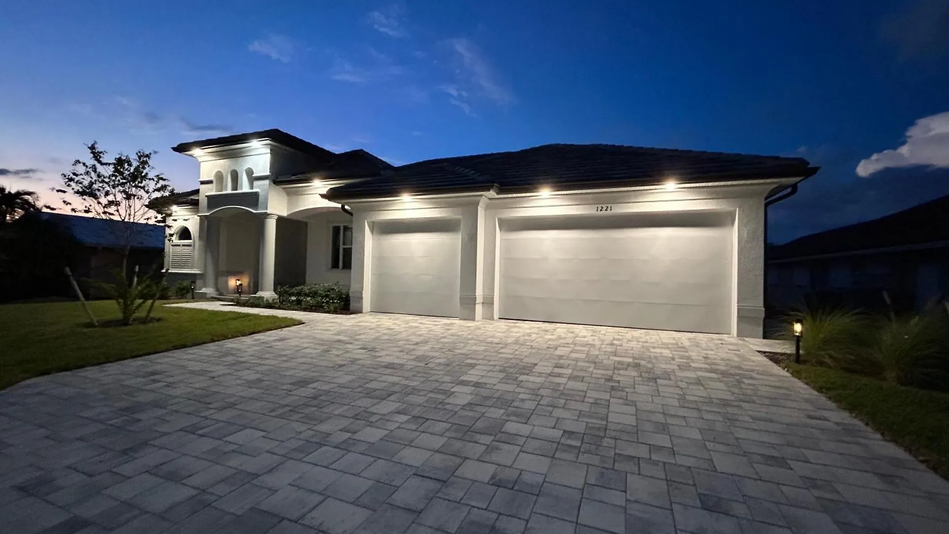 Holiday home Luxurious Modern Waterfront Home-desirable Pelican Area Cape Coral