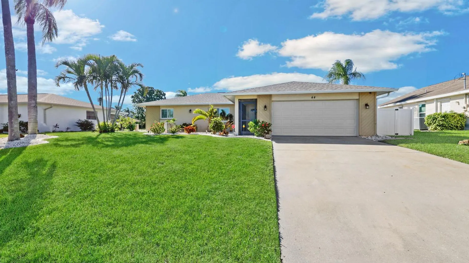Holiday home Lovely With Oversized Heated Pool In Quiet Neighborhood - Polish Palace South Cape Coral