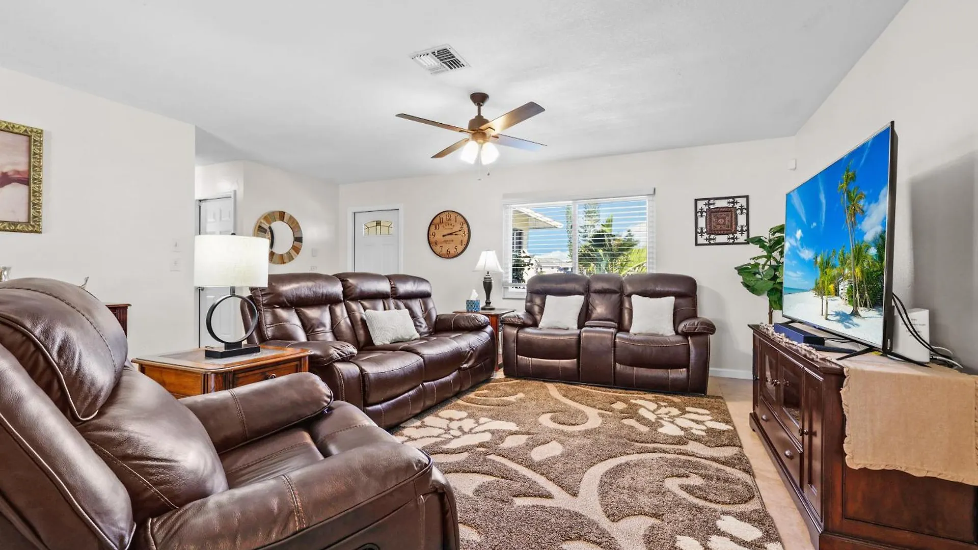 Holiday home Lovely With Oversized Heated Pool In Quiet Neighborhood - Polish Palace South