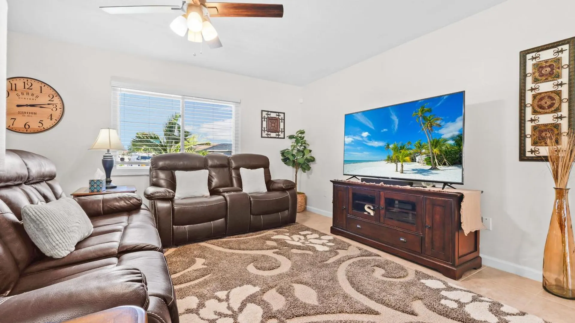 Lovely With Oversized Heated Pool In Quiet Neighborhood - Polish Palace South *