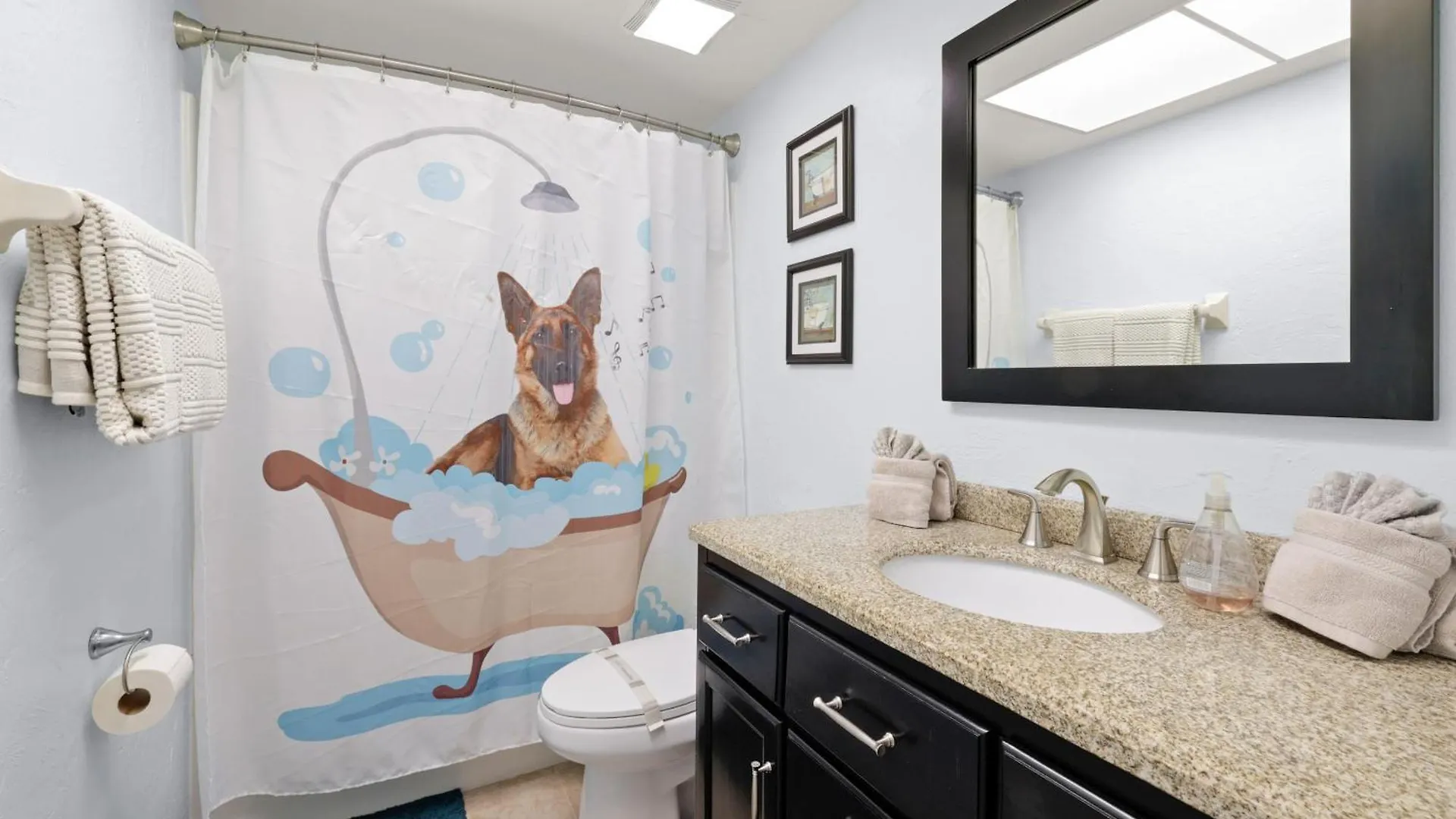 Lovely With Oversized Heated Pool In Quiet Neighborhood - Polish Palace South *
