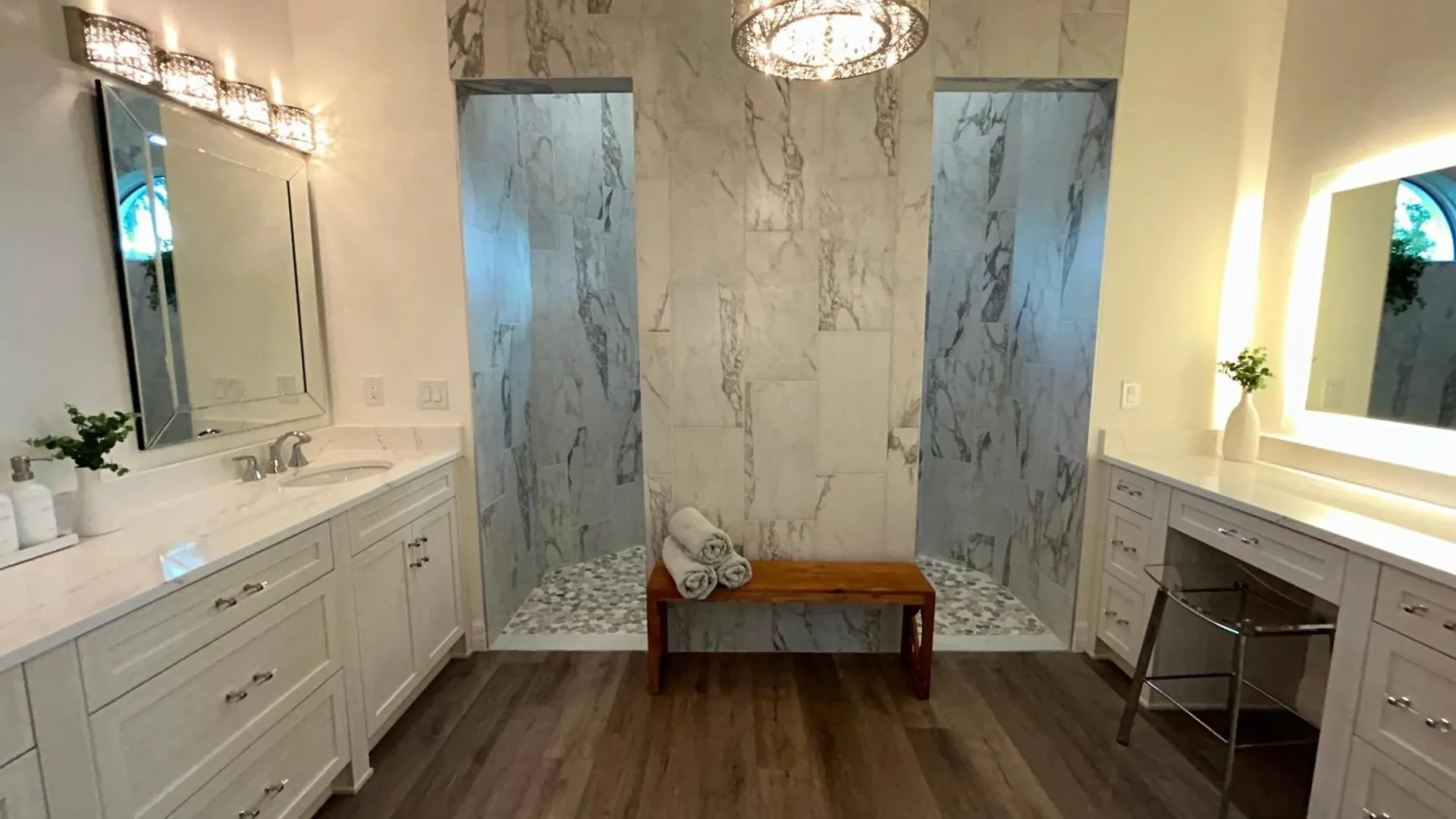 Luxurious Modern Waterfront Home-desirable Pelican Area
