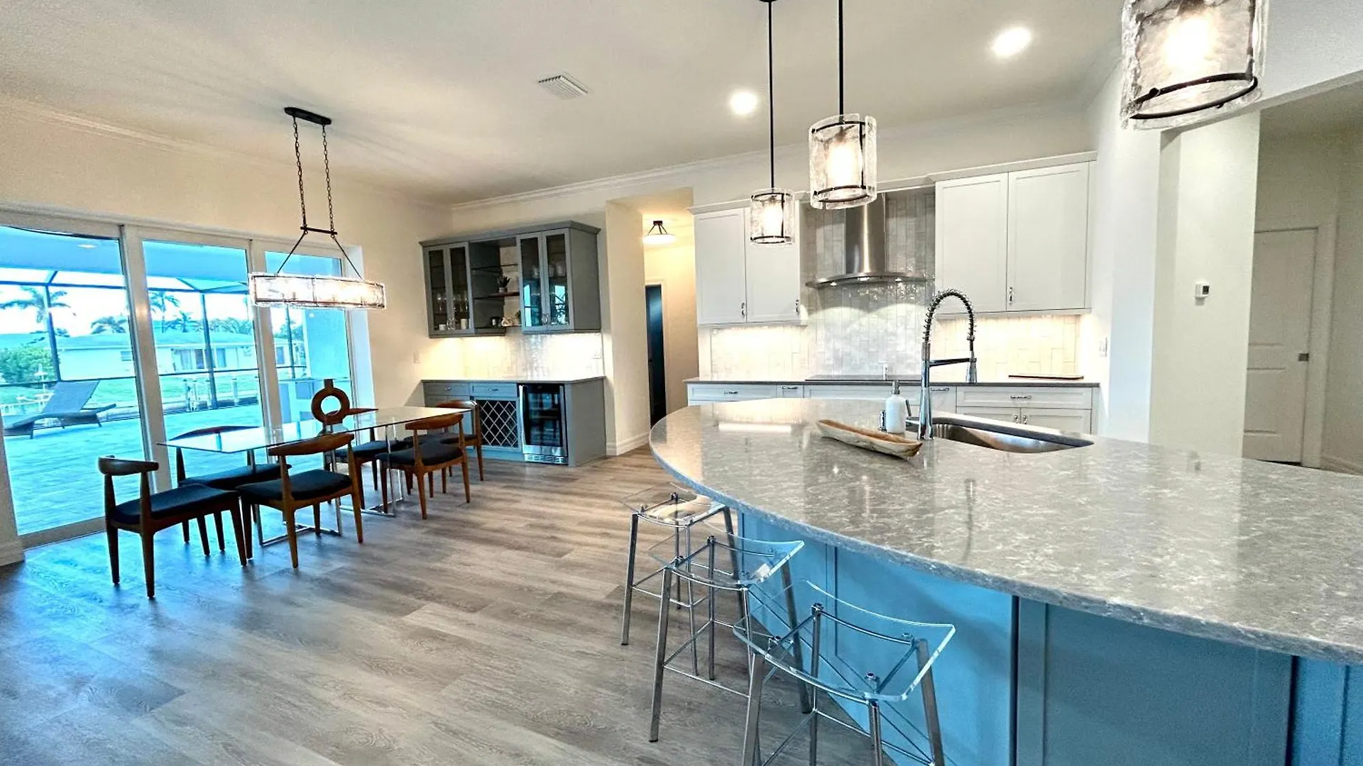 Luxurious Modern Waterfront Home-desirable Pelican Area Holiday home Cape Coral