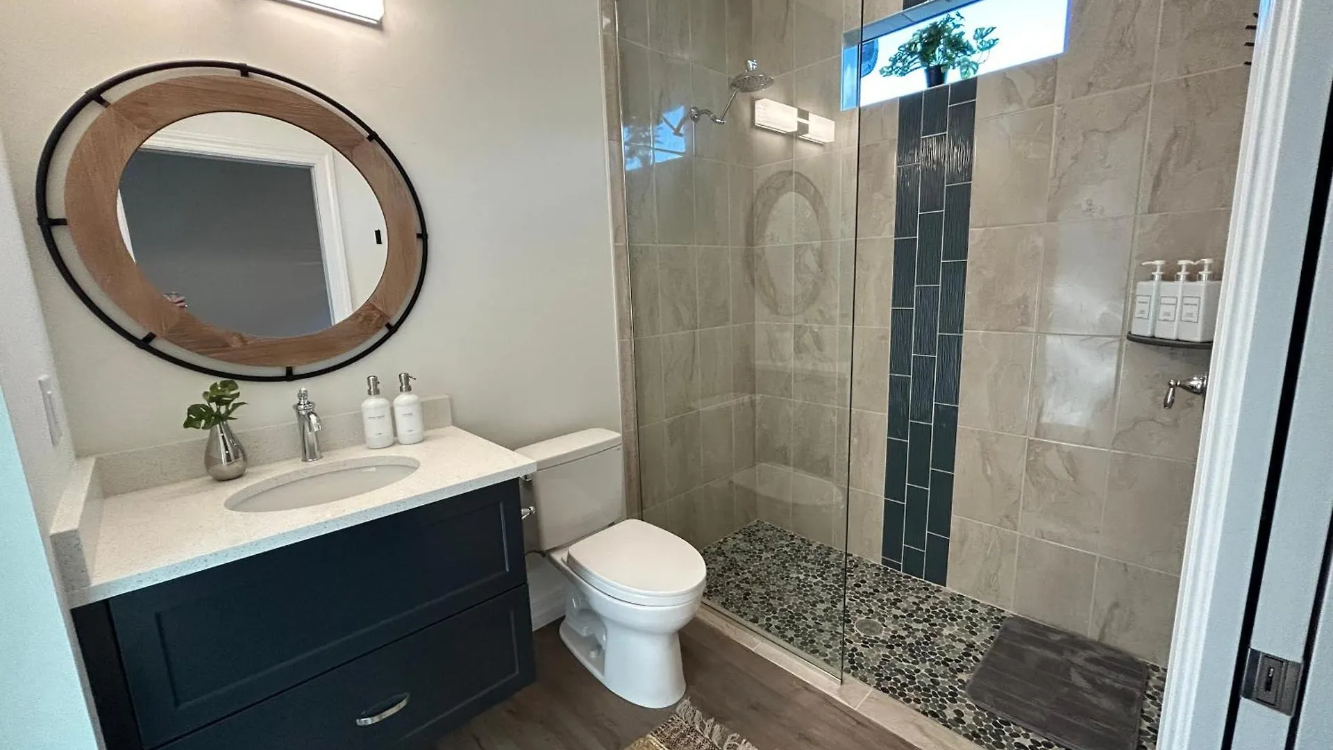 Luxurious Modern Waterfront Home-desirable Pelican Area