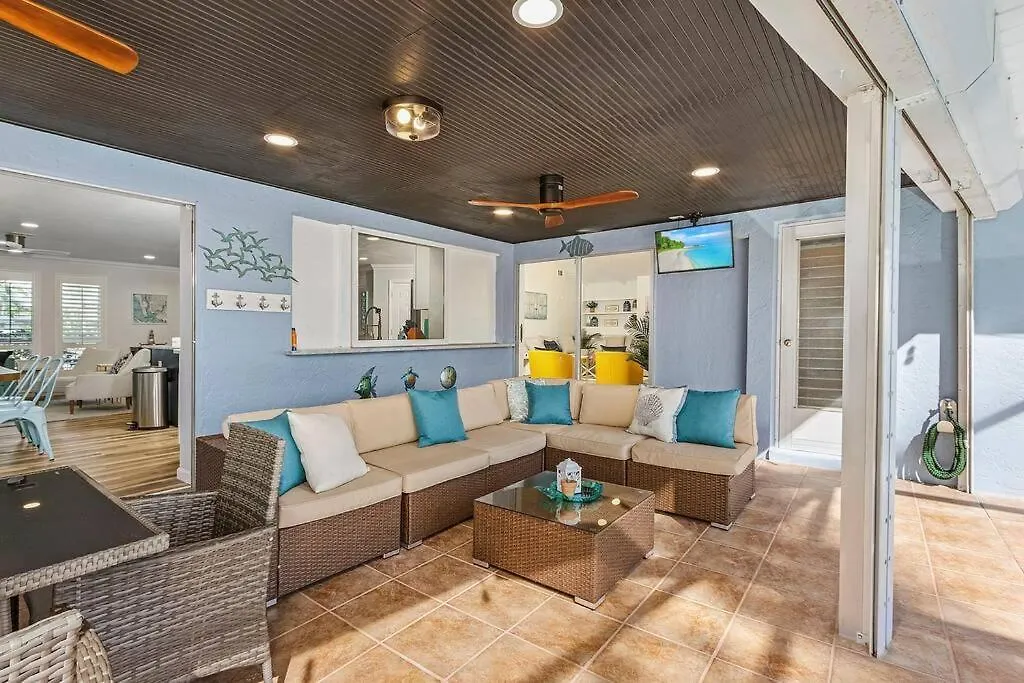 Anchored-gulf Access, 4 Bedrm, 2 Bath, Dock * Cape Coral