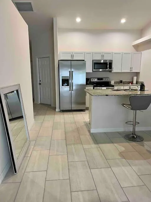 New 3 Bed 2 Bath & Full Kitchen Holiday home Cape Coral