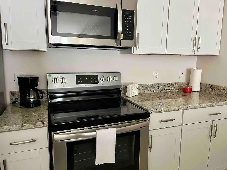 New 3 Bed 2 Bath & Full Kitchen *