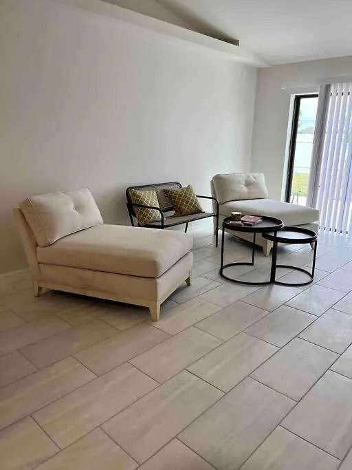 Holiday home New 3 Bed 2 Bath & Full Kitchen Cape Coral