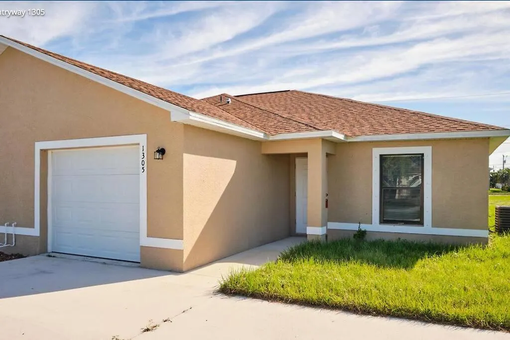New 3 Bed 2 Bath & Full Kitchen Cape Coral