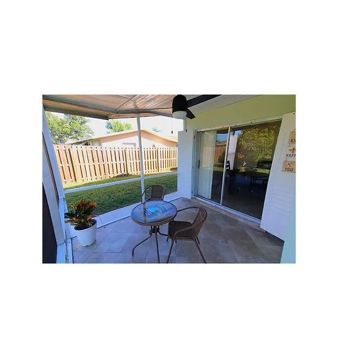 Cozy House In Se Cape Coral. Pet-friendly! Holiday home